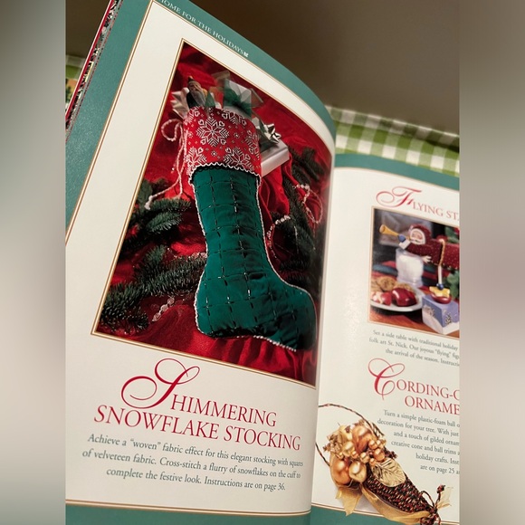 LOT OF 2 BETTER HOMES & GARDENS CHRISTMAS IDEA BOOKS. - Picture 16 of 16